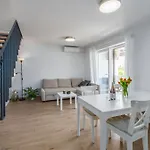 Strandnahes Apartment In Porec Fuer 4 Personen